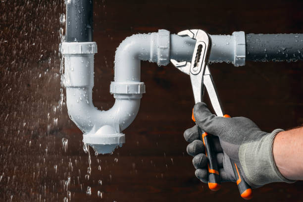 Professional Gas Line Repair technician working in Commerce Township, MI